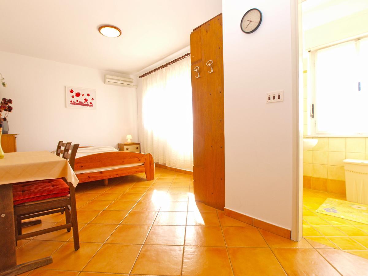 Apartments Mirela 1554 Pula Exterior foto